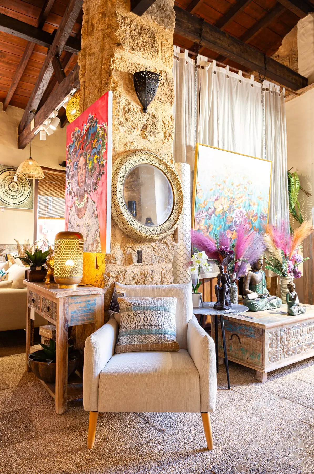 Muebles, arte y piezas artesanales en Albir Colonial Gata de Gorgos