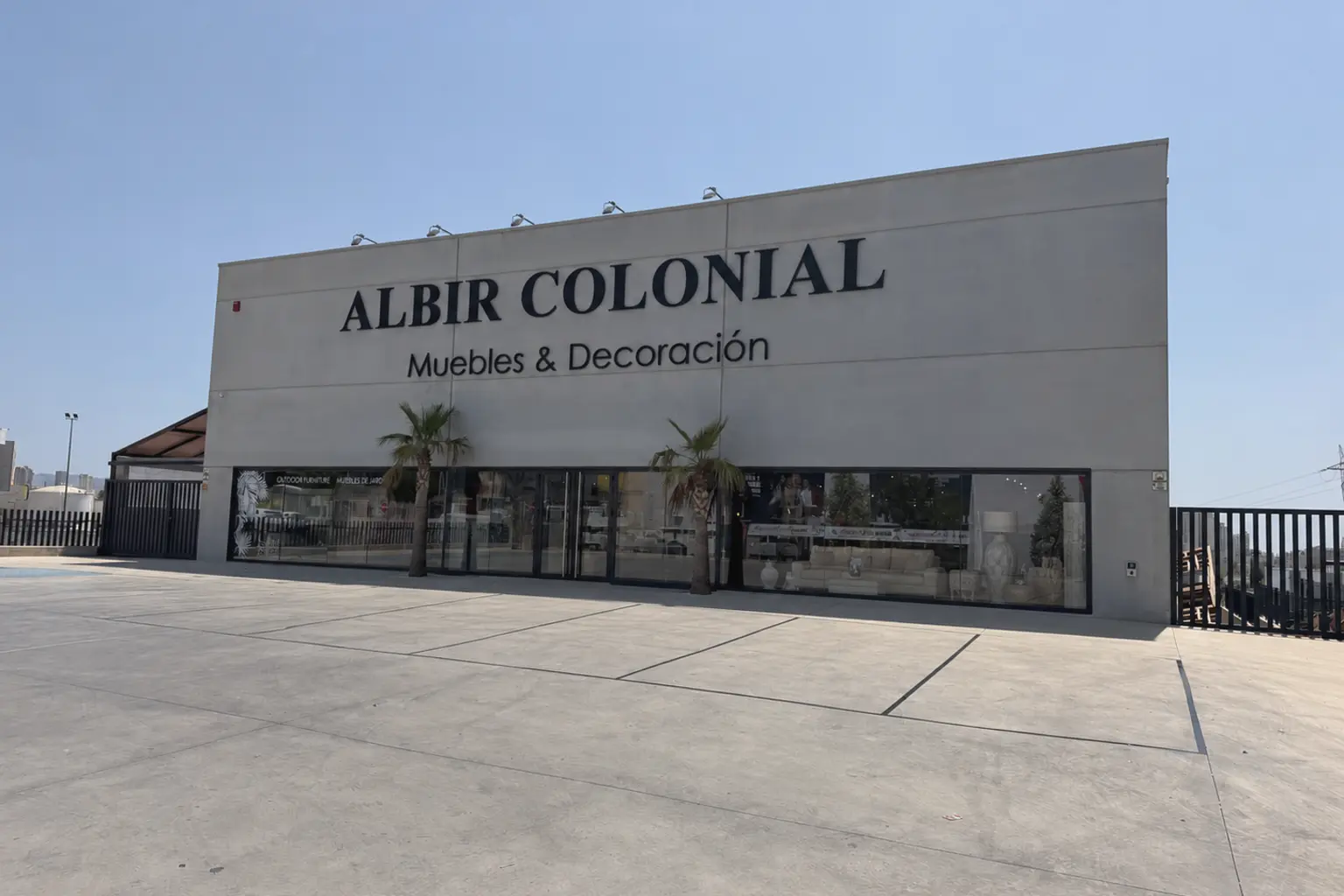 Fachada de la tienda Albir Colonial Finestrat