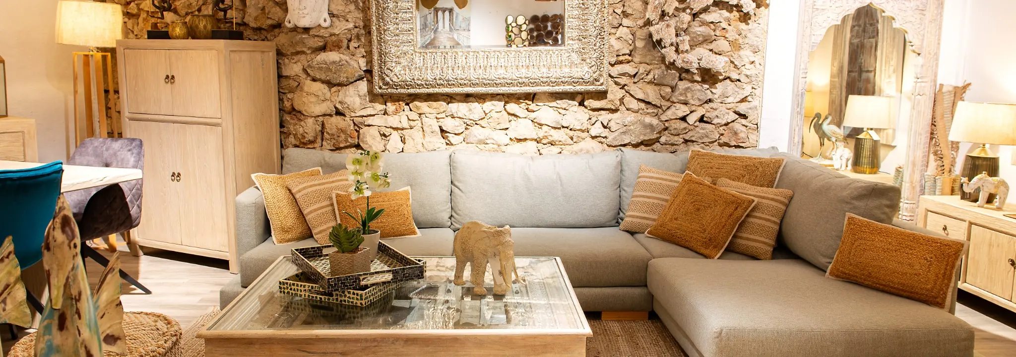 Exposición de muebles y decoración en Albir Colonial Altea